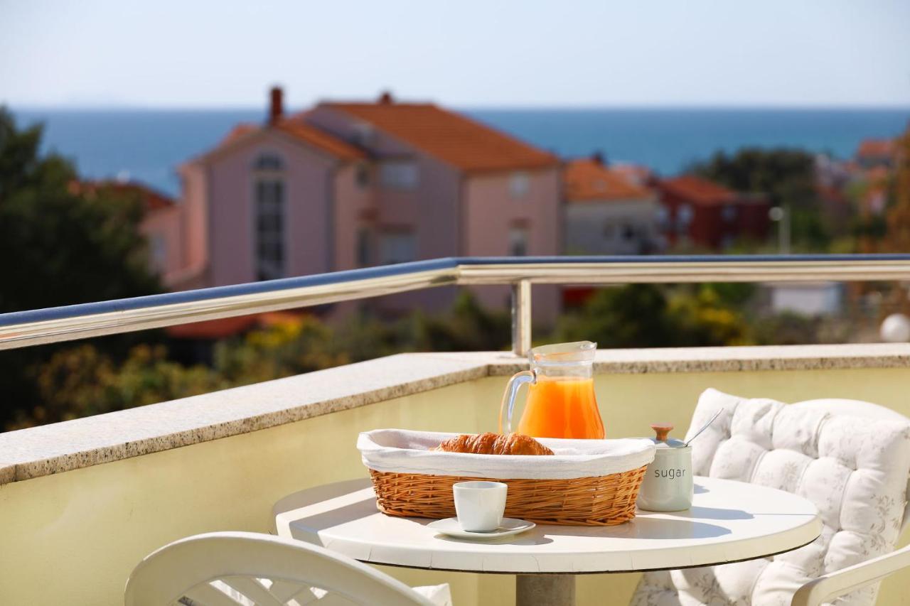 The Florens Residence Near The Beach With The Pool, Bbq And Kids Playground, Zadar Diklo Экстерьер фото