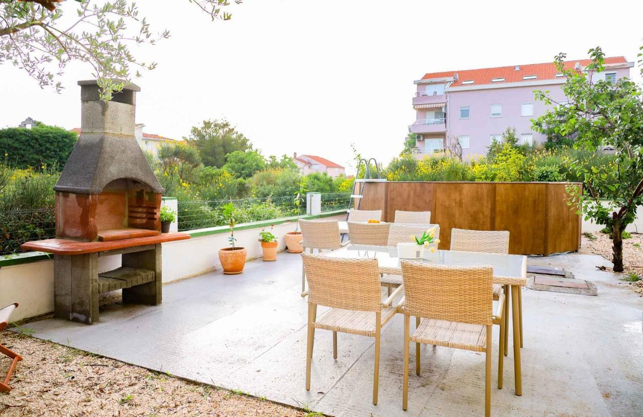 The Florens Residence Near The Beach With The Pool, Bbq And Kids Playground, Zadar Diklo Экстерьер фото
