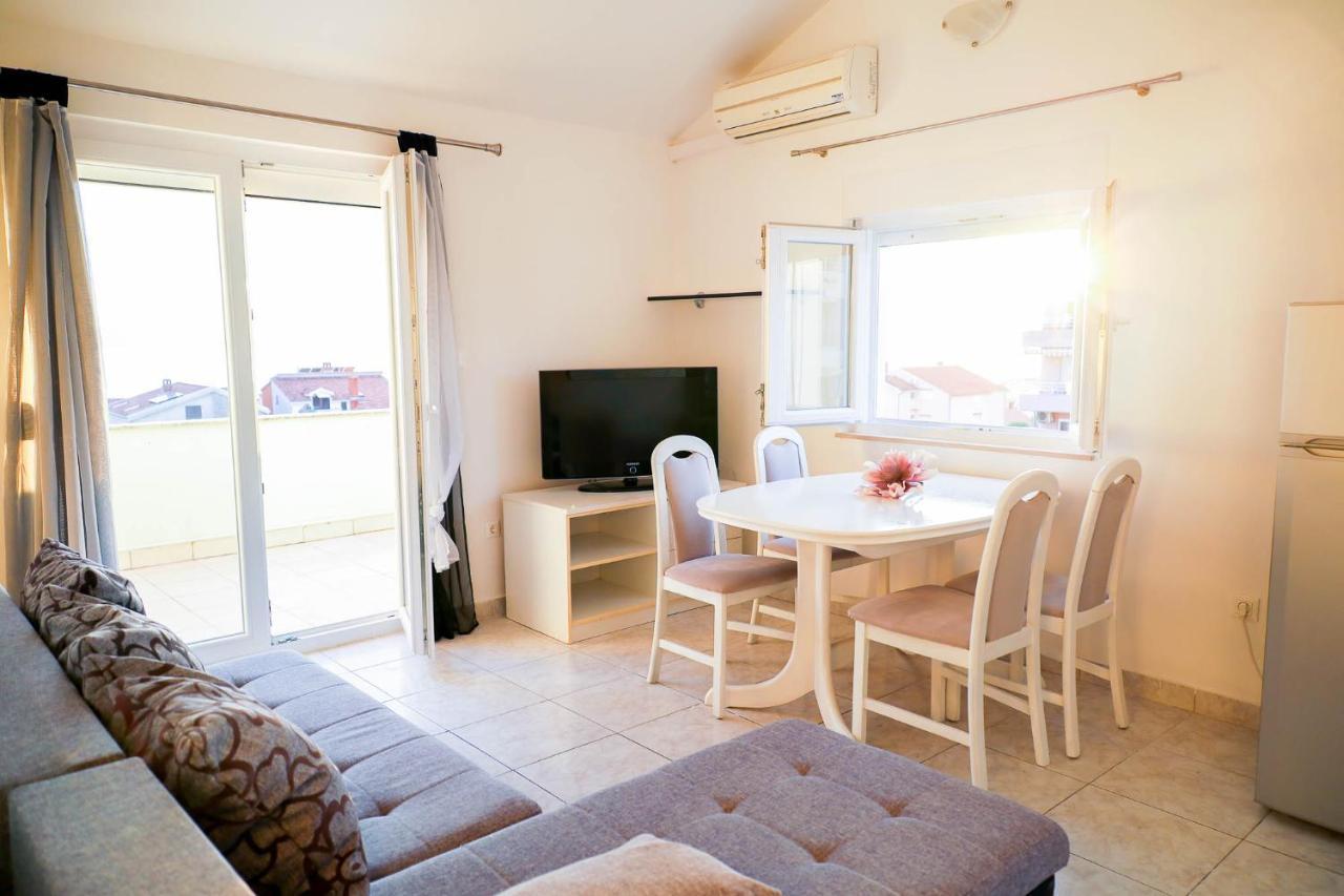 The Florens Residence Near The Beach With The Pool, Bbq And Kids Playground, Zadar Diklo Экстерьер фото