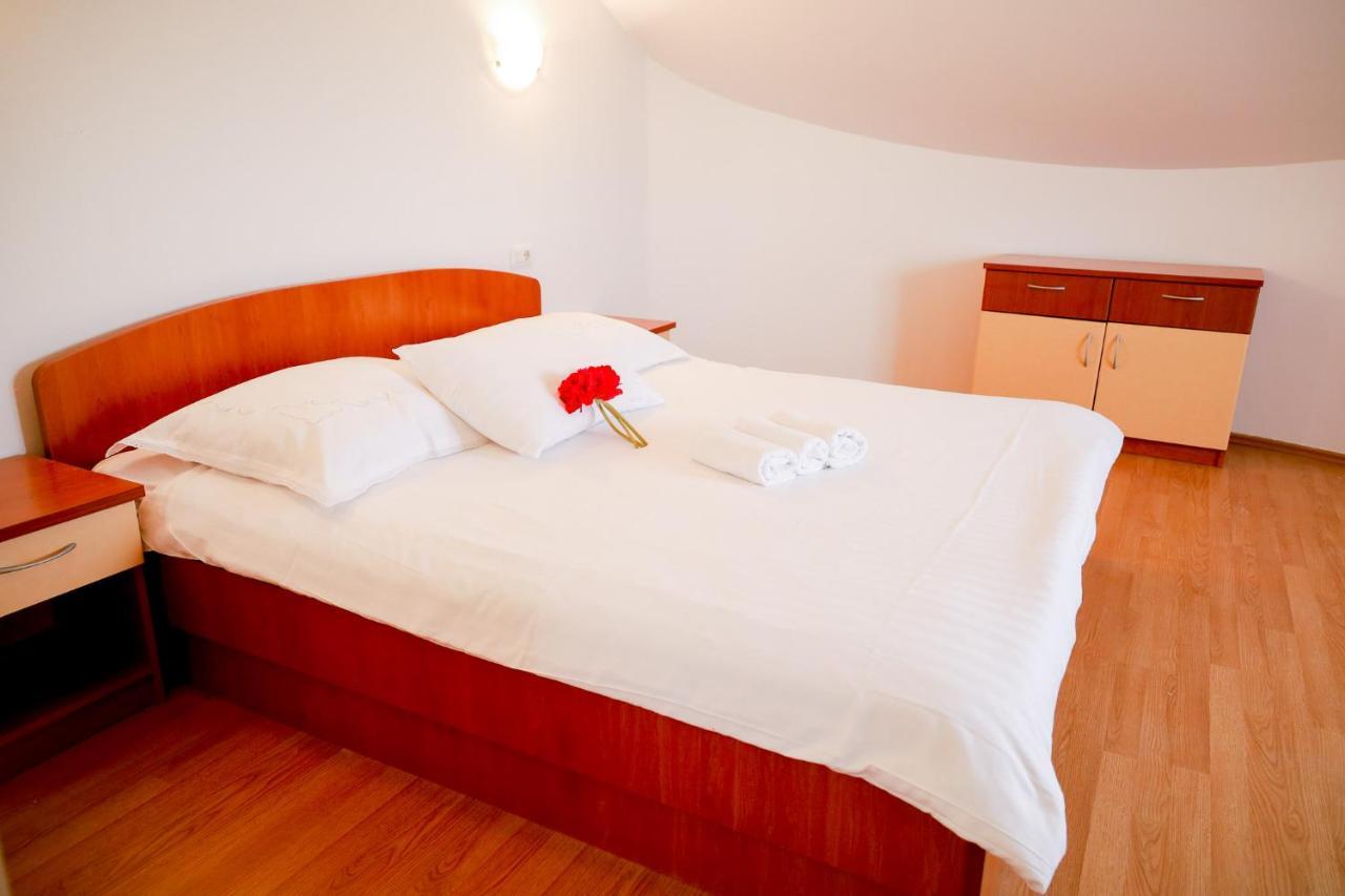 The Florens Residence Near The Beach With The Pool, Bbq And Kids Playground, Zadar Diklo Экстерьер фото